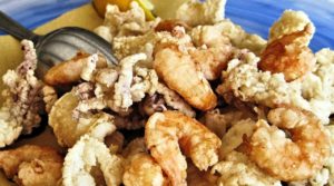 Plate of fried squid and shrimp fritto misto