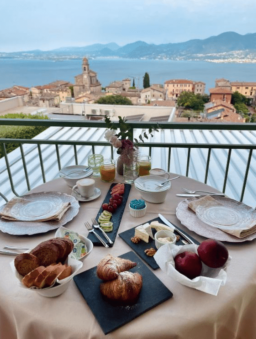 Junior Suite Twin / Double Room (max. 2 people) 