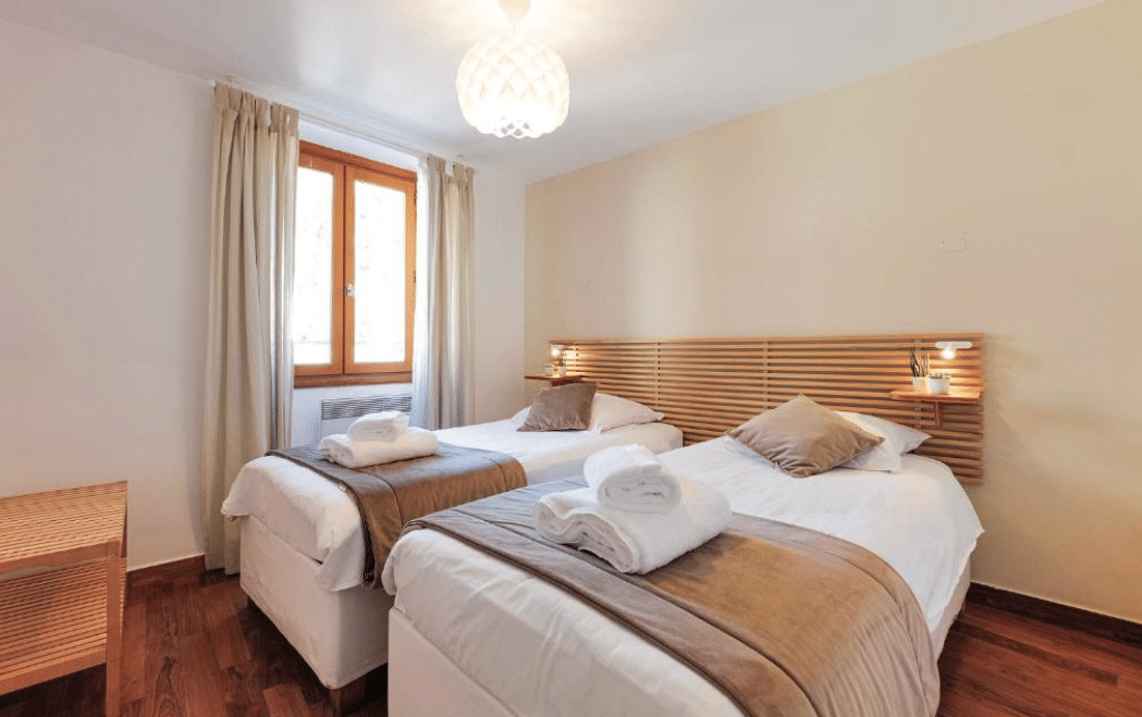 Twin Room with Hill View 