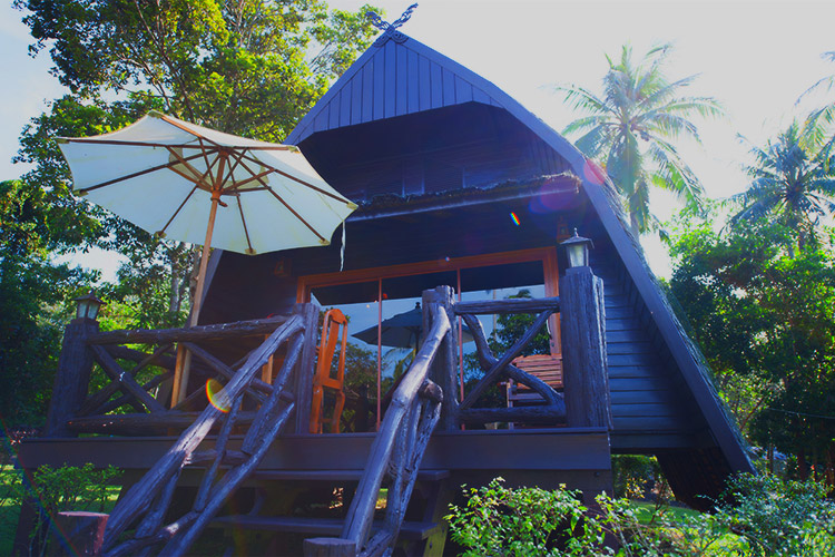 beach hut accommodation in thailand