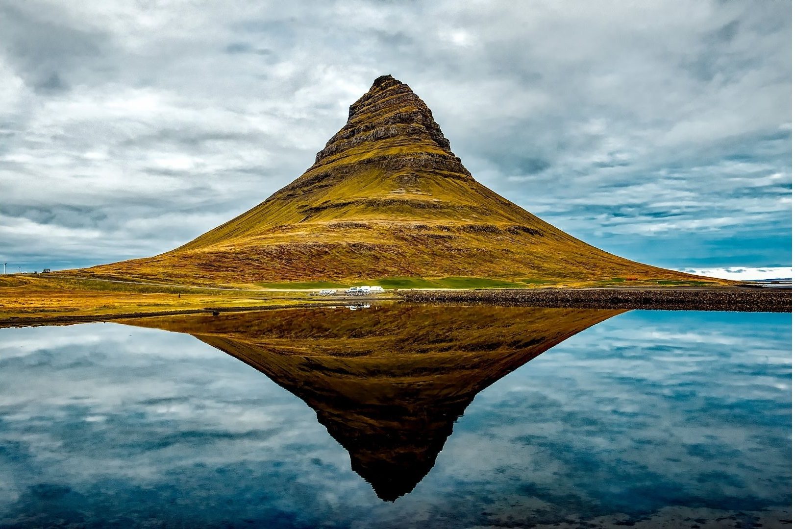 What is the best time of year to visit Iceland? image