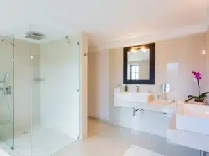 Green Room Shared Bathroom