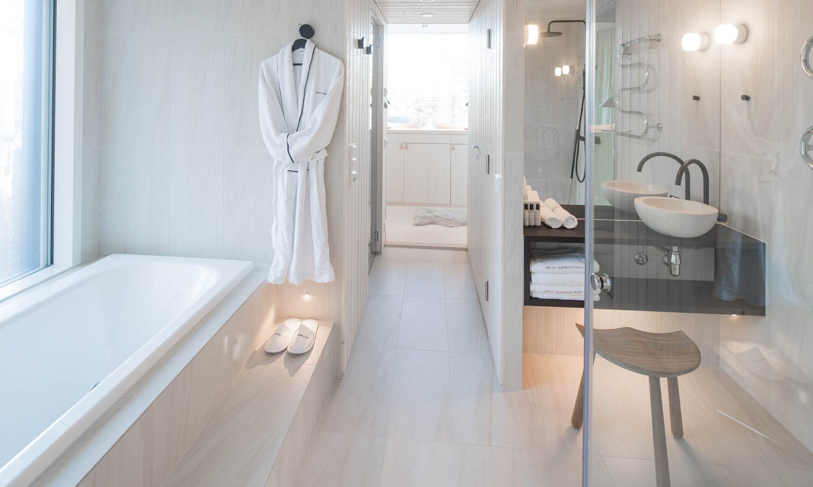 ArcticScene Executive Suite
