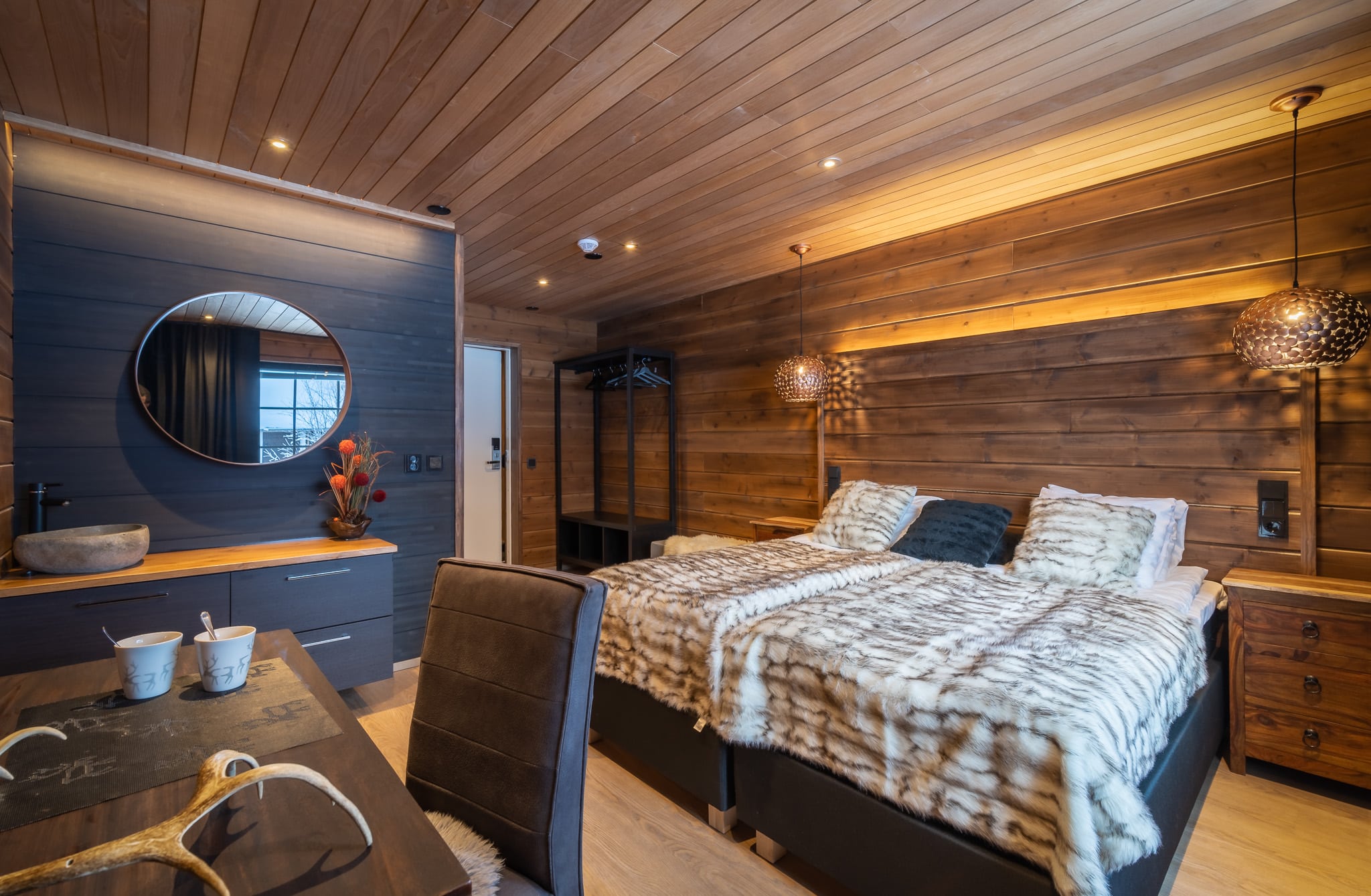 Wilderness Room (with 1 night in Aurora Cabin)