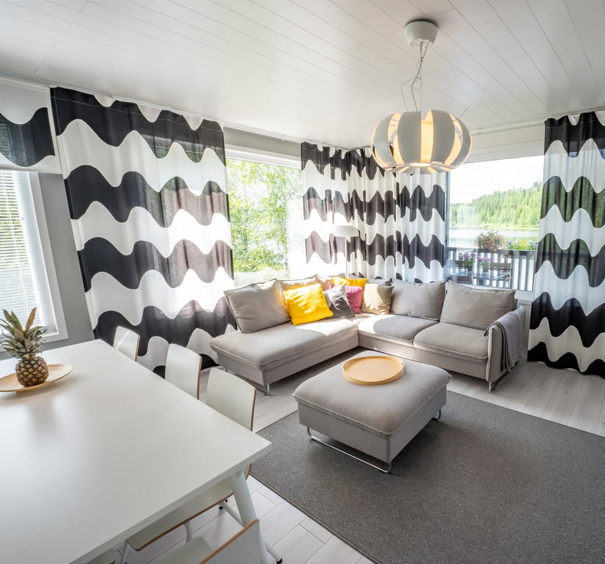 Lakeside Residence 