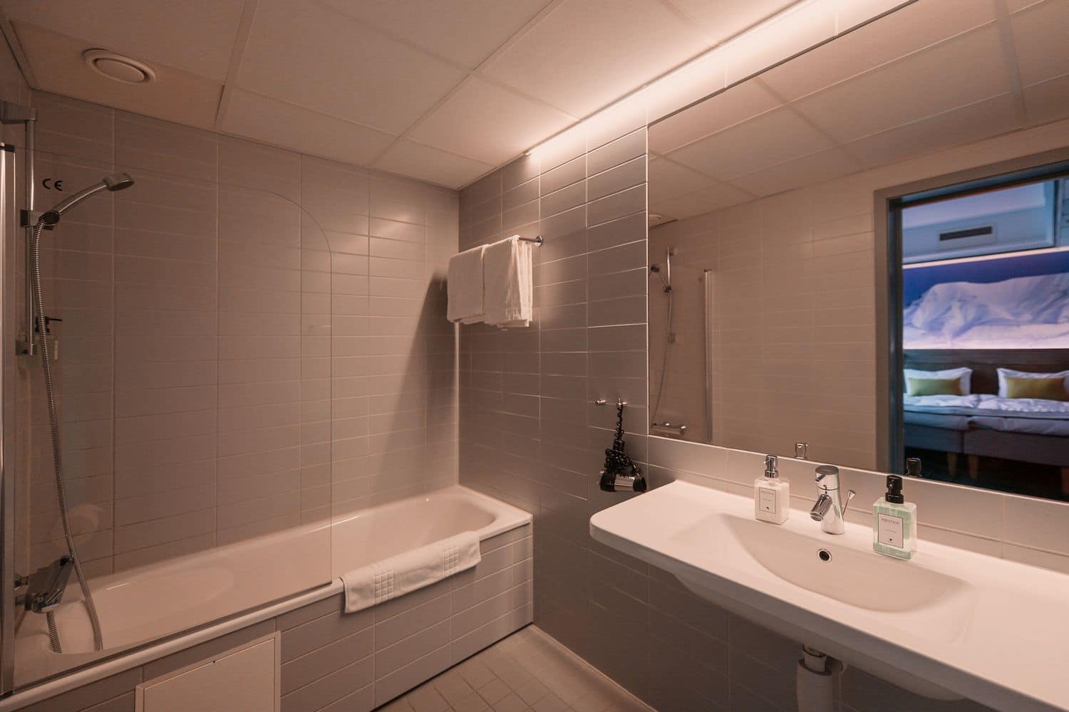 Standard Room at Svalbard Hotel, Polfareren 4*