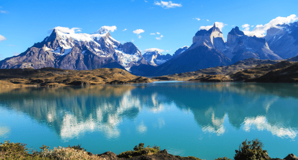 image of the Chilean landscape with a lake and mountains in the background