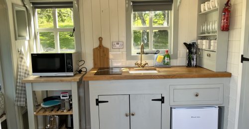 Shepherds Hut with Hot Tub in Shropshire image