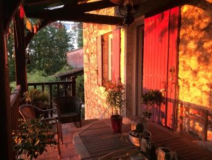 Meet Jo – our art host in France image